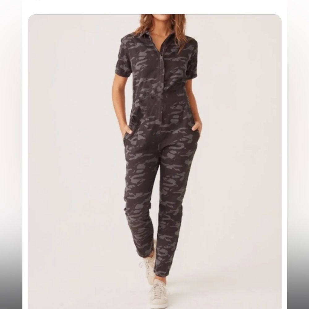 Monrow camo jumpsuit 

front zipper closures
Side slant pockets
Made in USA